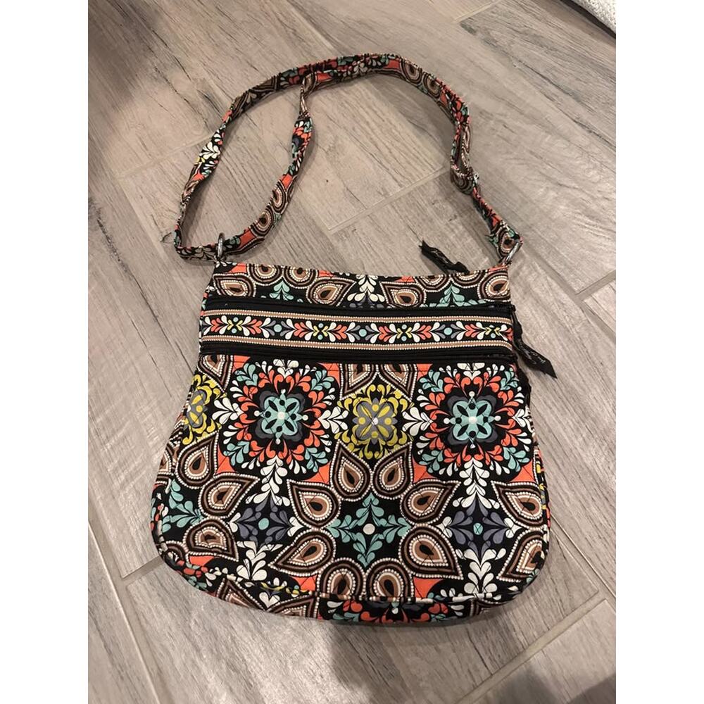 Retired Vera Bradley Sierra‎ Zipper Hipster Crossbody bag Quilted Purse Floral